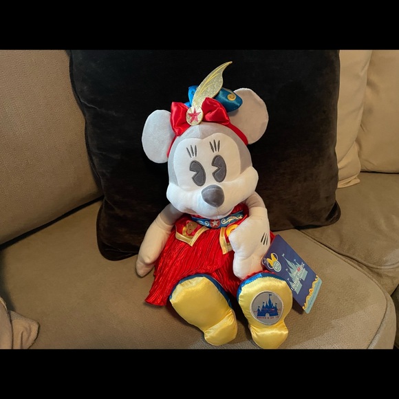 Minnie Mouse Main Attraction #8 of 12. - Picture 1 of 1